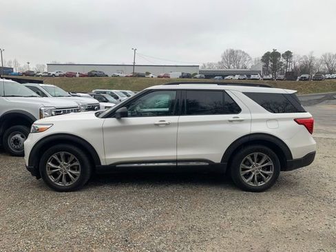 Used 2020 Ford Explorer XLT w/ Equipment Group 202A image 16