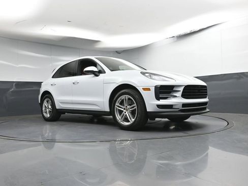 Used 2020 Porsche Macan AWD/4WD image 28