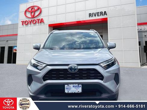 Used 2023 Toyota RAV4 XLE AWD/4WD image 2
