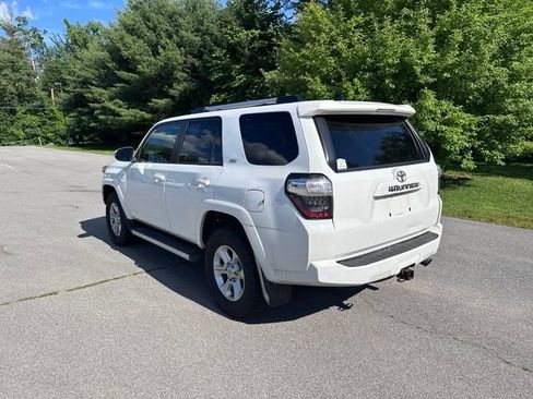 Used 2022 Toyota 4Runner SR5 Premium w/ Moonroof Package AWD/4WD image 5