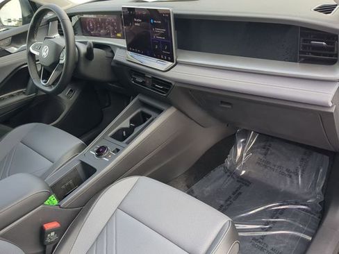 New 2026 Volkswagen Tiguan SE image 12