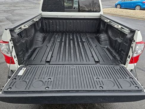 Used 2021 Nissan Titan SV w/ SV Convenience Package image 42