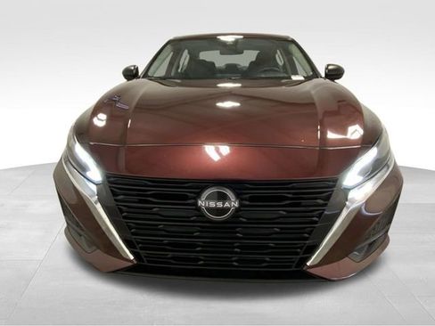 Used 2024 Nissan Altima 2.5 SV image 6