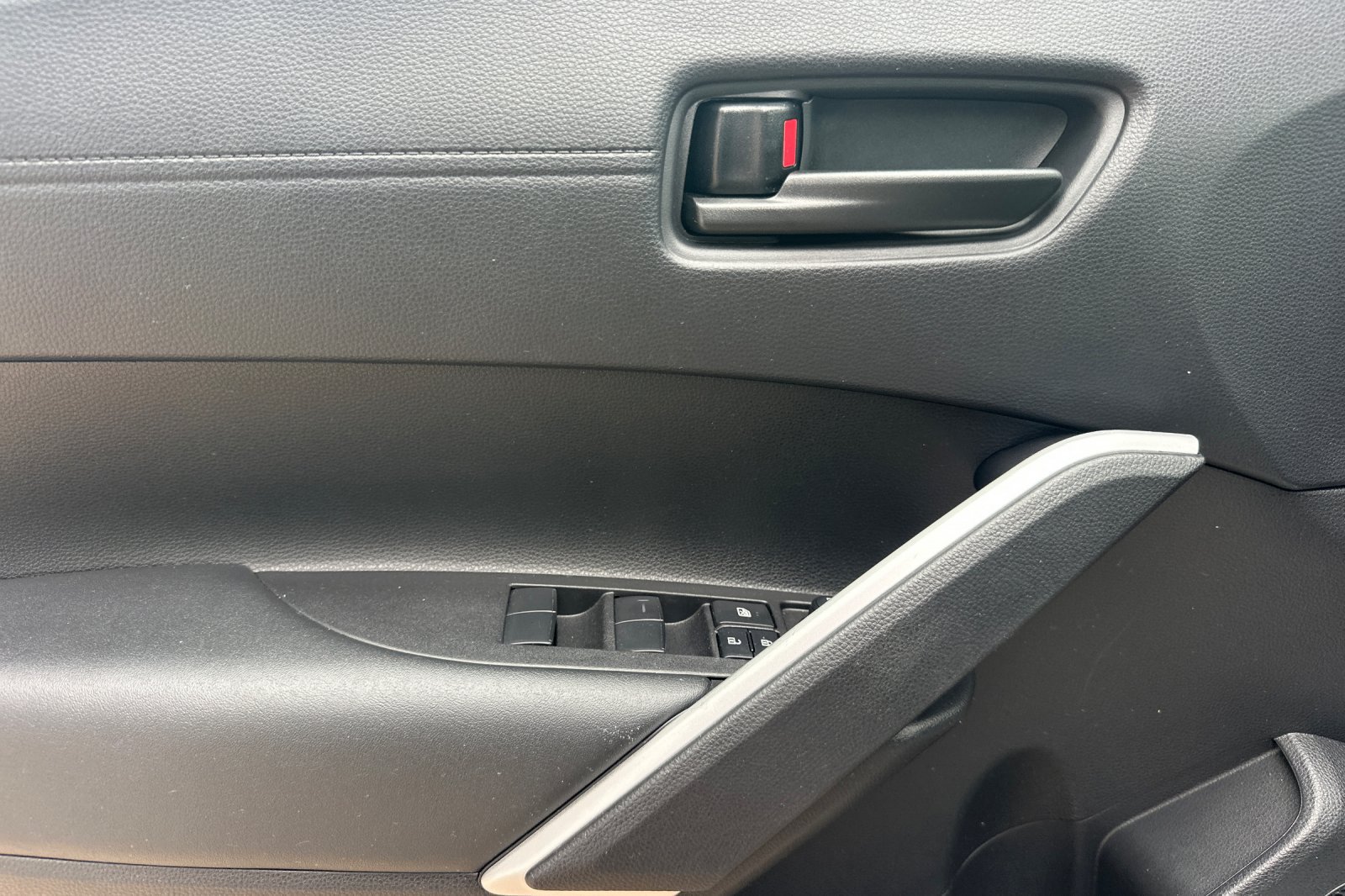 Certified 2025 Toyota Corolla Cross LE FWD image 13