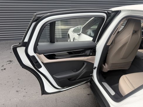 Certified 2025 Porsche Panamera 4 E-Hybrid AWD/4WD image 12