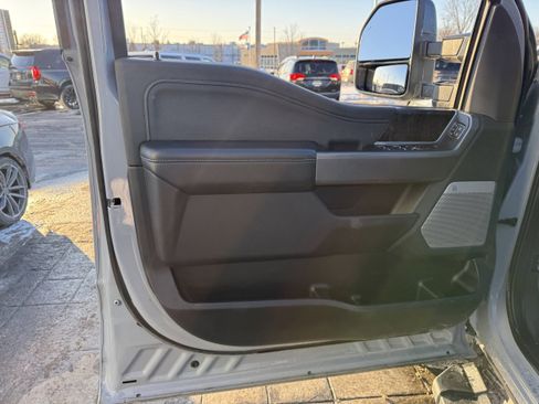 Used 2025 Ford F250 Lariat w/ Black Appearance Package image 12