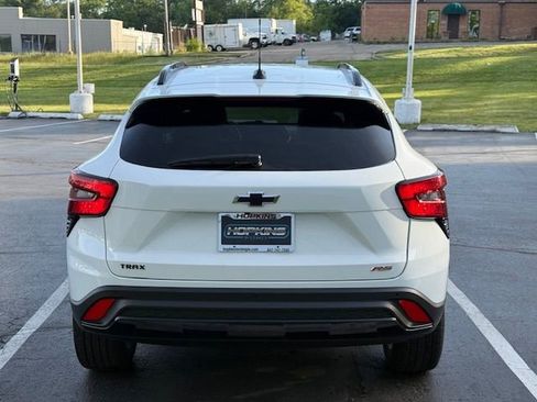 Used 2024 Chevrolet Trax RS w/ Driver Confidence Package FWD image 5