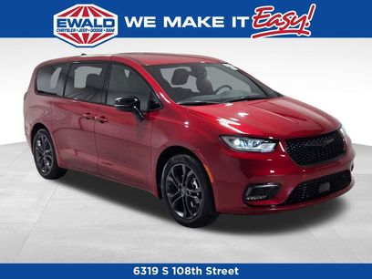 New 2026 Chrysler Pacifica Select