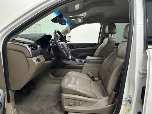 Used 2020 Chevrolet Suburban LT w/ Luxury Package RWD image 31