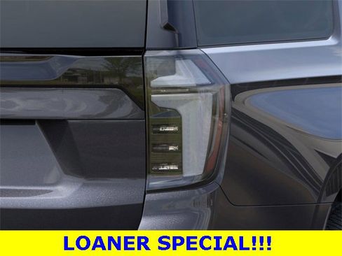 New 2025 Chevrolet Suburban Premier image 11