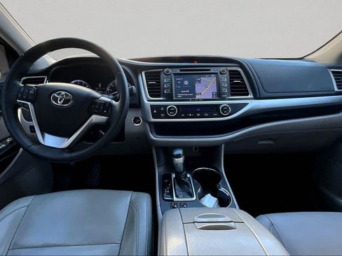 Used 2016 Toyota Highlander XLE image 8