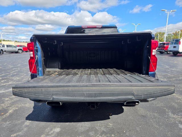 Used 2023 Chevrolet Silverado 1500 Custom Trail Boss w/ LPO, Dark Essentials Package AWD/4WD image 5
