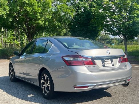 Used 2017 Honda Accord LX image 3