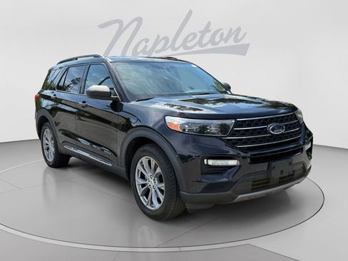 Used 2022 Ford Explorer XLT w/ Equipment Group 202A AWD/4WD image 8