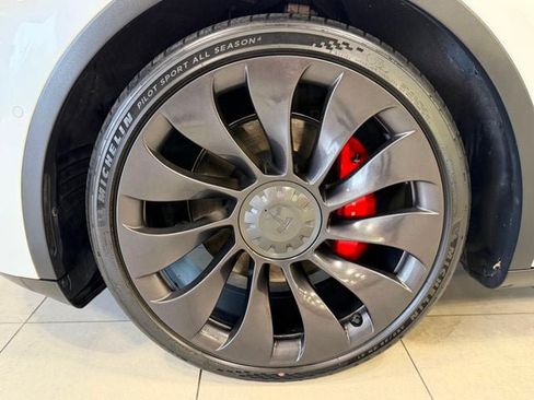 Used 2022 Tesla Model Y Performance AWD/4WD image 40