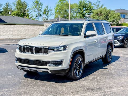 Used 2022 Jeep Wagoneer Series III w/ Premium Group I AWD/4WD image 9