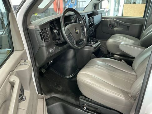 Used 2023 Chevrolet Express 3500 w/ Driver Convenience Package RWD image 6