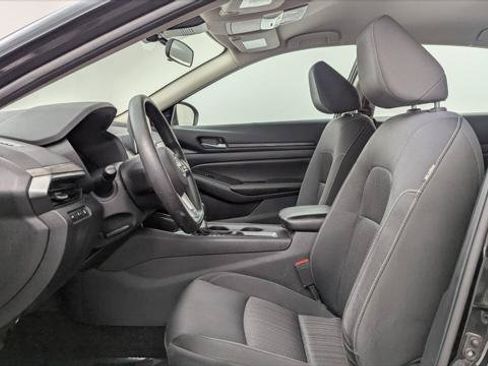 Used 2025 Nissan Altima 2.5 SV FWD image 14