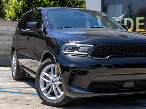 Used 2024 Dodge Durango GT RWD image 3