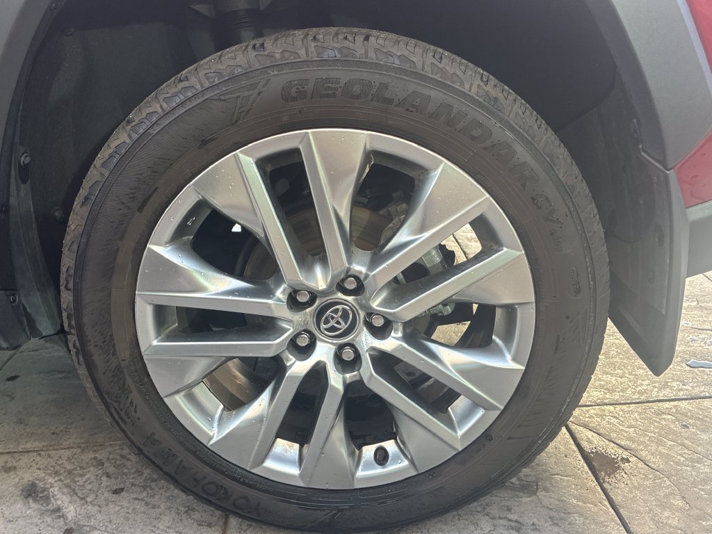 Used 2020 Toyota RAV4 Limited AWD/4WD image 13