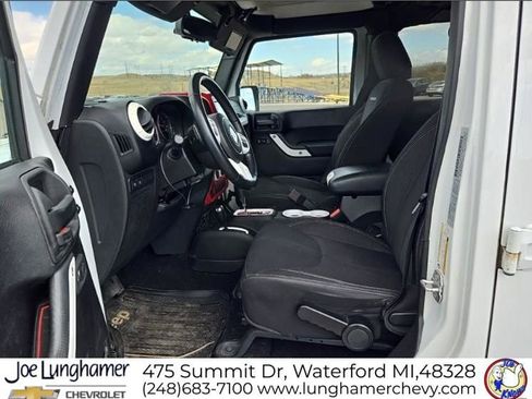 Used 2015 Jeep Wrangler Unlimited Rubicon image 13