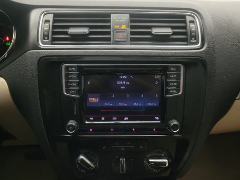 Used 2016 Volkswagen Jetta SE FWD image 25