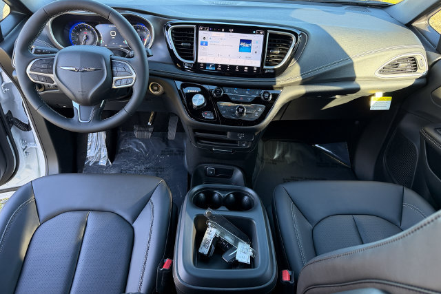 New 2026 Chrysler Pacifica Select AWD/4WD image 25