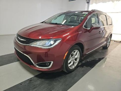 Used 2019 Chrysler Pacifica Limited FWD image 1