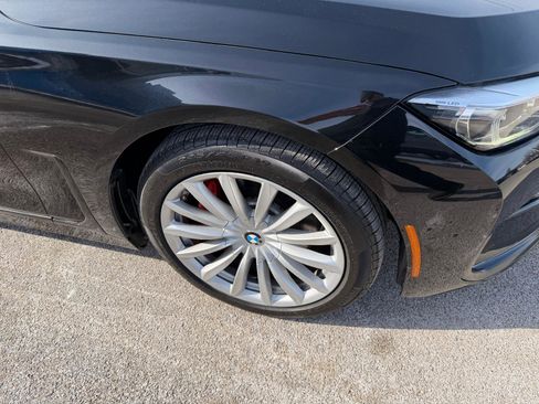 Used 2020 BMW 740i w/ Premium Package image 9