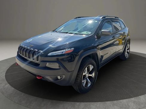 Used 2018 Jeep Cherokee Trailhawk AWD/4WD image 3