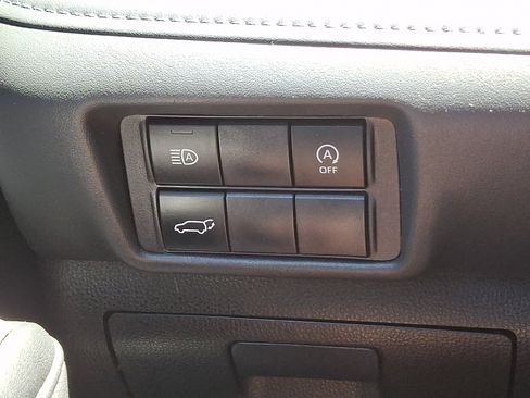 Used 2023 Toyota Highlander XLE FWD image 24