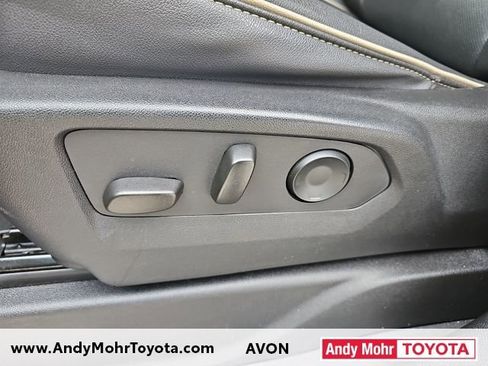 Used 2024 GMC Yukon SLT image 12