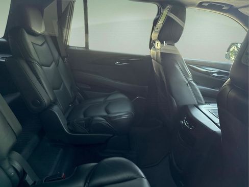 Used 2019 Cadillac Escalade Platinum AWD/4WD image 16