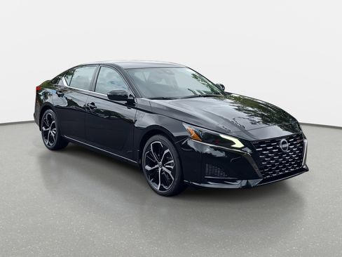 New 2025 Nissan Altima 2.5 SR image 3