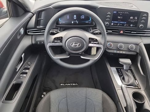 New 2025 Hyundai Elantra SE image 15
