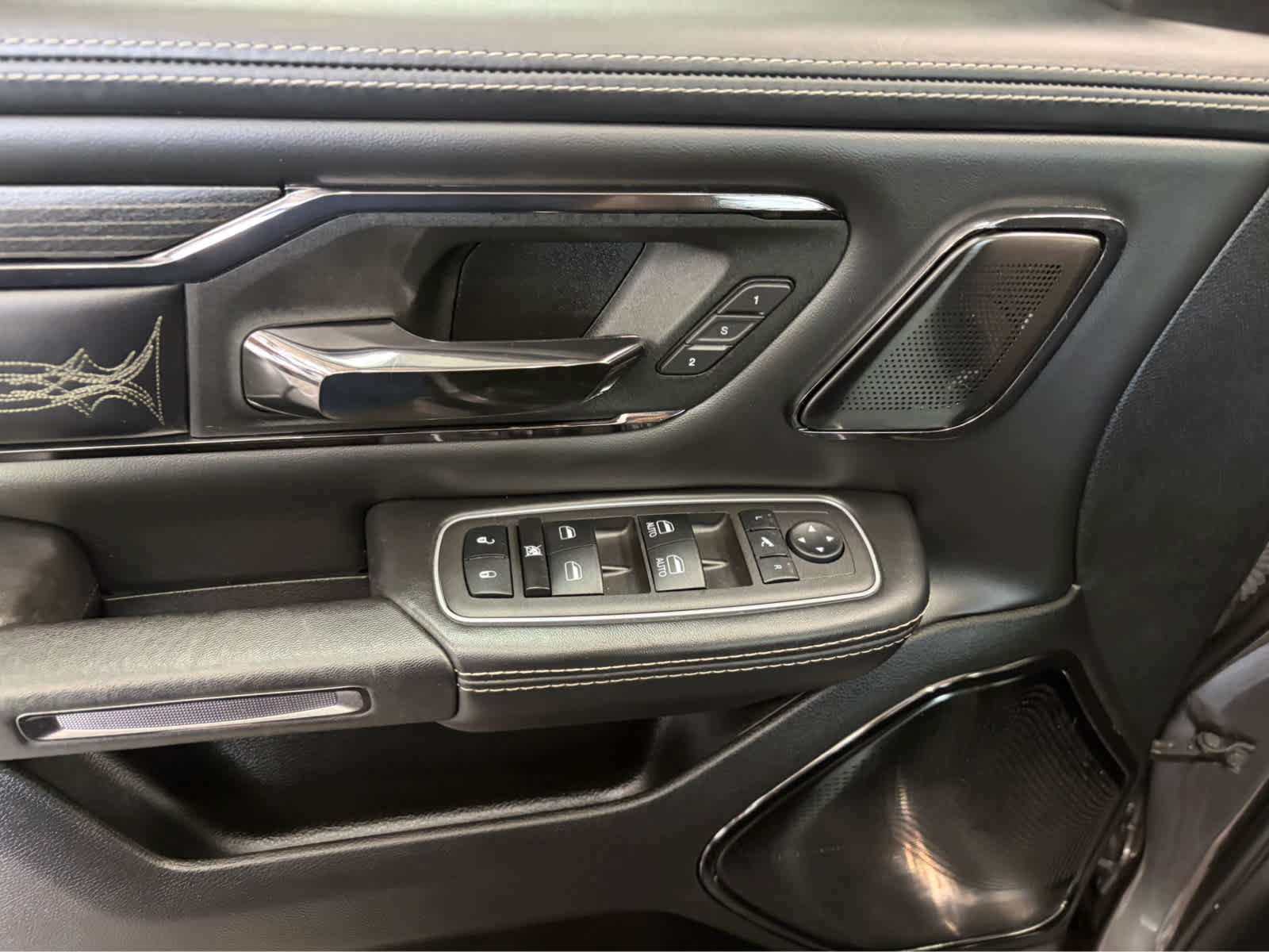 Used 2023 RAM 1500 Limited AWD/4WD image 10
