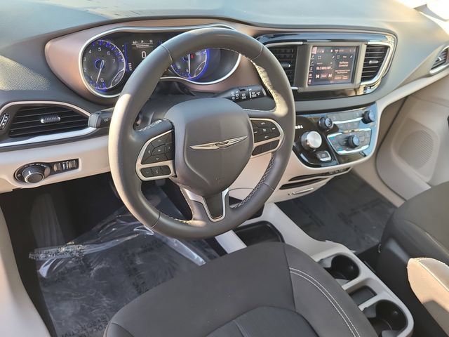 Used 2023 Chrysler Voyager LX FWD image 15