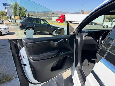 Used 2017 Tesla Model X 75D AWD/4WD image 10
