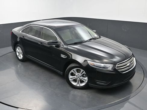Used 2018 Ford Taurus SEL FWD image 27