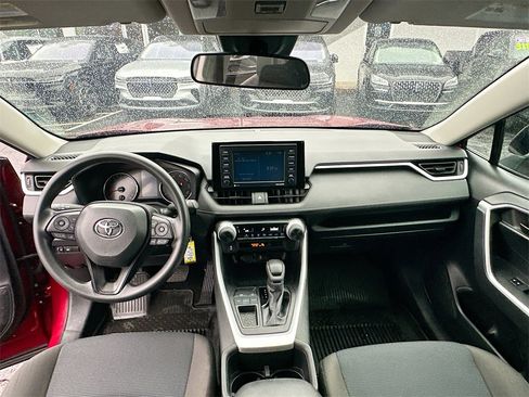 Used 2022 Toyota RAV4 LE image 3