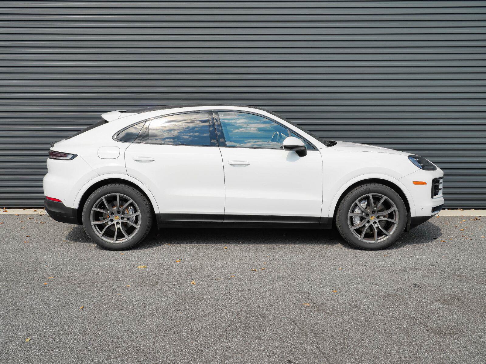 Used 2024 Porsche Cayenne Coupe AWD/4WD image 28