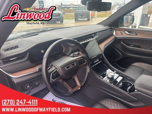 Used 2023 Jeep Grand Cherokee L Summit w/ Advanced Protech Group IV image 21