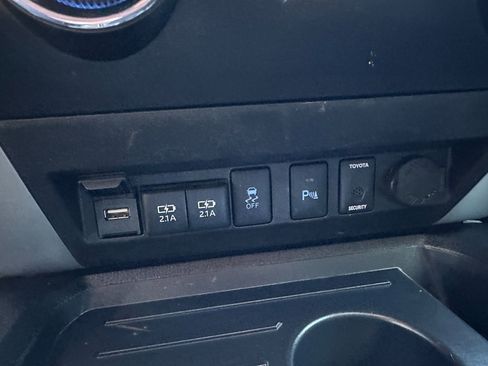 Used 2020 Toyota Tundra Platinum image 40