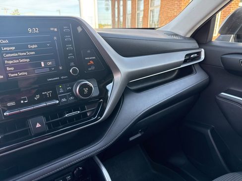 Used 2020 Toyota Highlander LE image 33