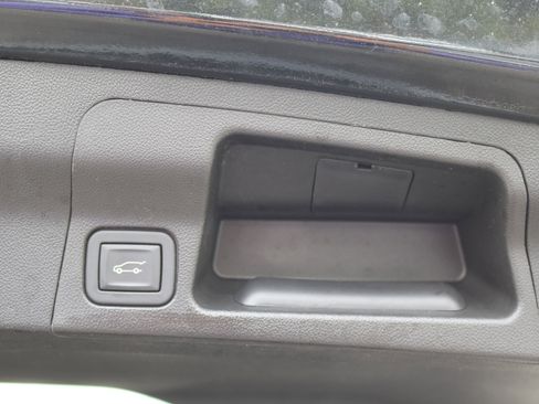 Used 2023 GMC Acadia SLT image 32