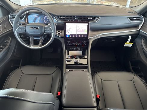 New 2025 Jeep Grand Cherokee L Limited w/ Trailer Tow Package image 18