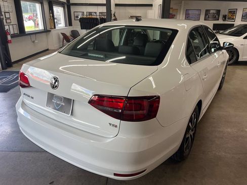 Used 2017 Volkswagen Jetta SE FWD image 11