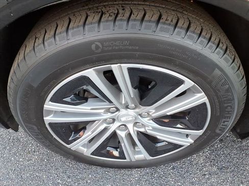 Certified 2024 Cadillac Lyriq Luxury image 12