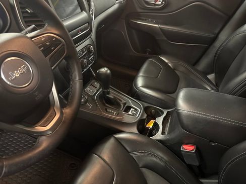 Used 2019 Jeep Cherokee Latitude Plus w/ Cold Weather Group image 25