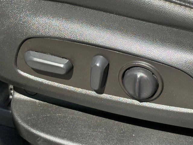 Used 2023 Chevrolet Traverse LT w/ LT Premium Package FWD image 9